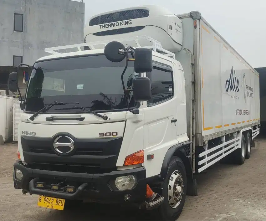 Hino tronton FL 235 JW, Boks pendingin + Mesin pendingin Thermoking