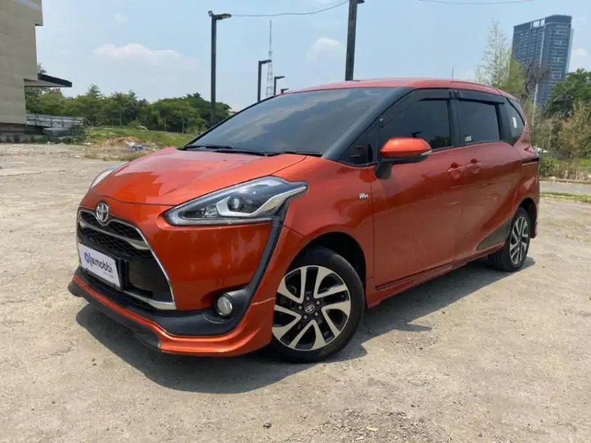 KM Rendah Toyota Sienta 1.5 Q Bensin-AT 2016 Orange SYZ