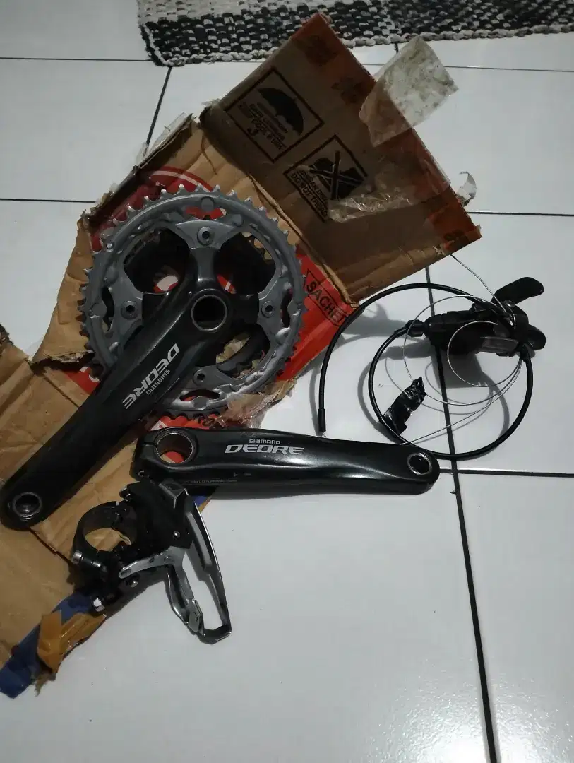 Sepaket crank deore M590 beserta BB, shifter deore 591, FD deore 590