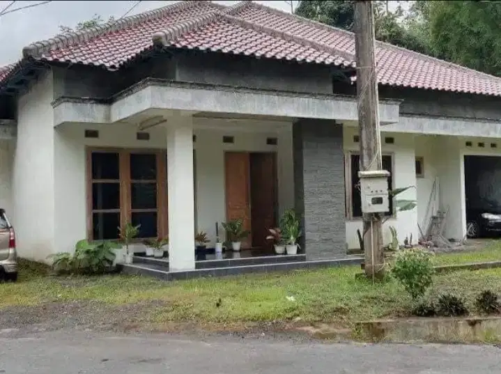 RUMAH MEWAH DEKAT KOTA MAGELANG 1200M DI PANCURANMAS MAGELANG