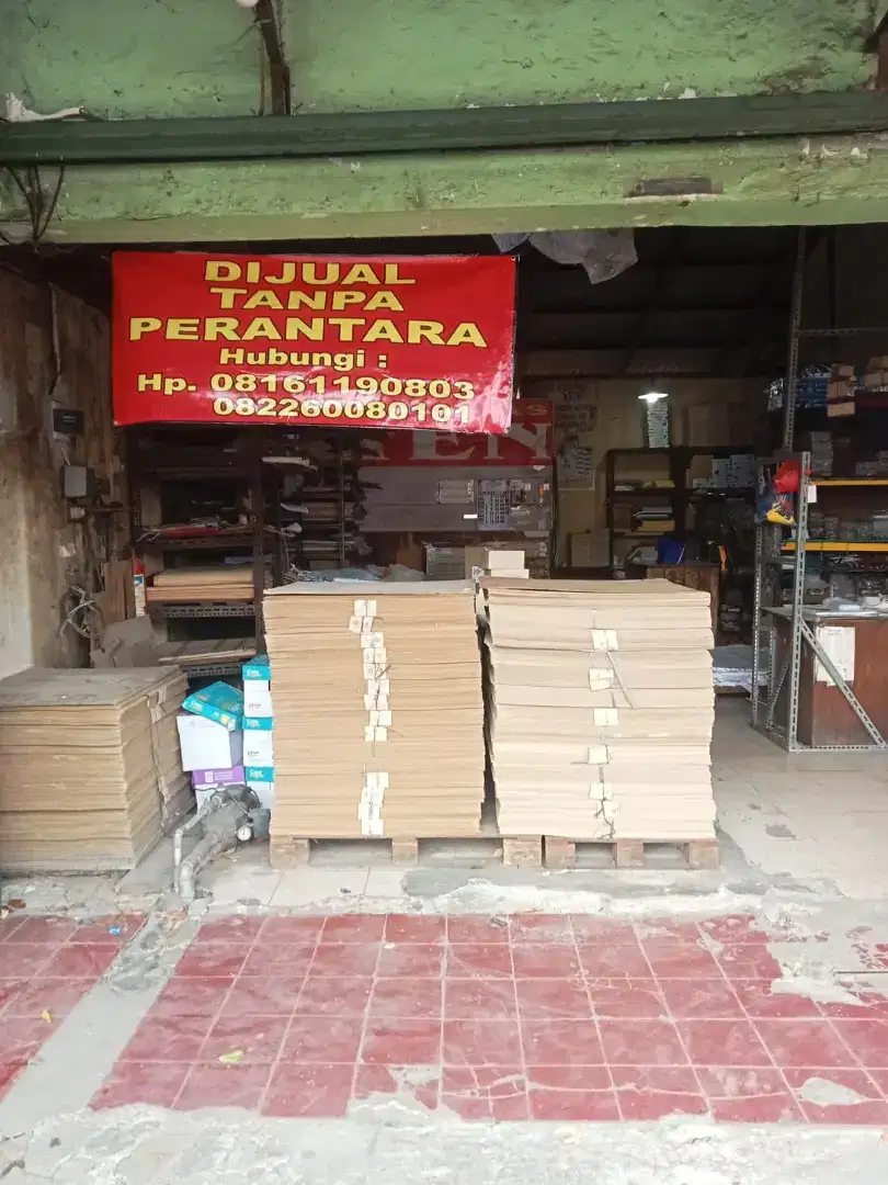 Di Jual CEPAT 4lokal toko, pinggir jalan raya. Lokasi strategis