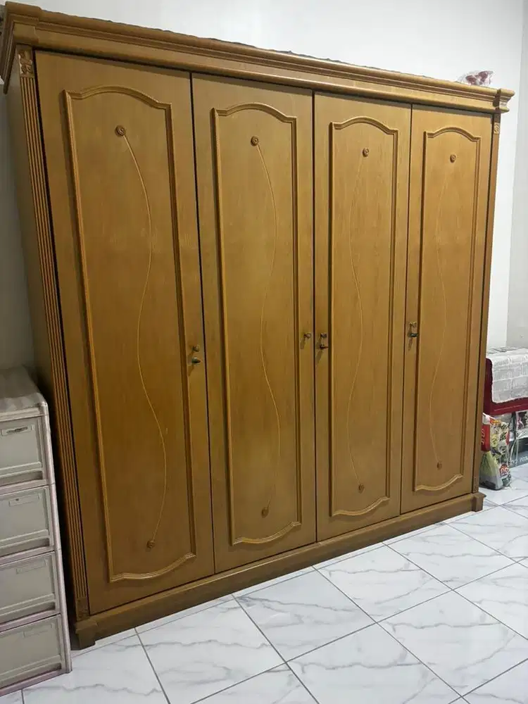 Lemari 4 pintu murah