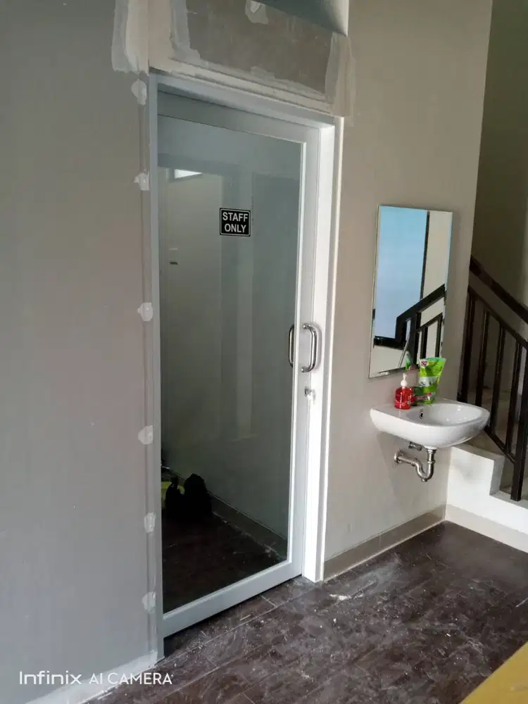 Pasang Kusen Pintu Alumunium Plafon Sekat Gypsum Lis Moulding PVC WPC