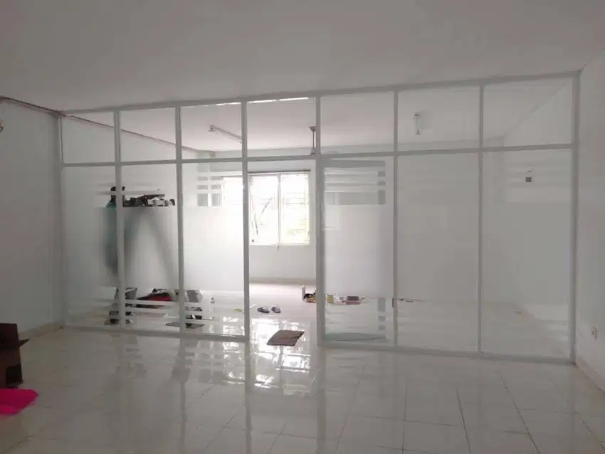 Pasang Kusen Pintu Alumunium Pintu Plafon Sekat Partisi Gypsum PVC