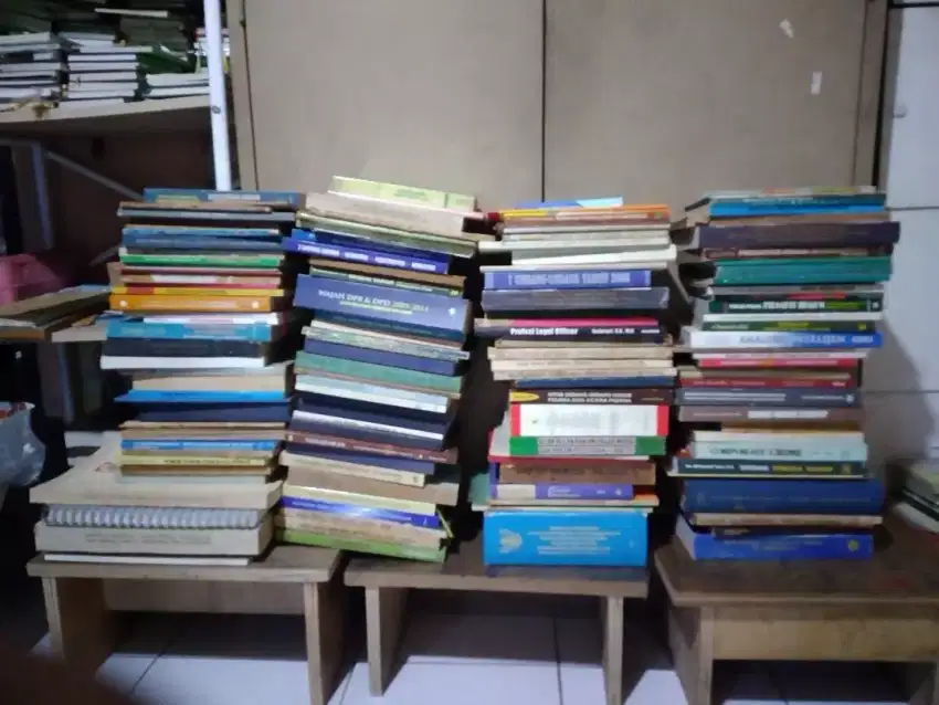 Buku Hukum dan Administrasi  Negara