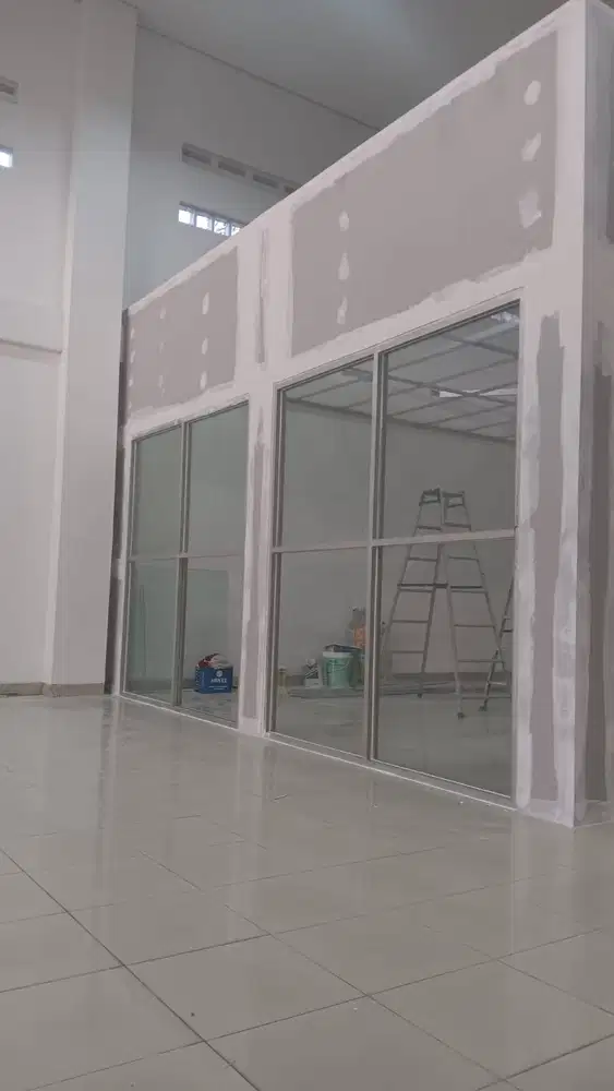 Pasang Gypsum Kantor Kusen Alumunium Mamer Lis Moulding PVC Pintu WPC