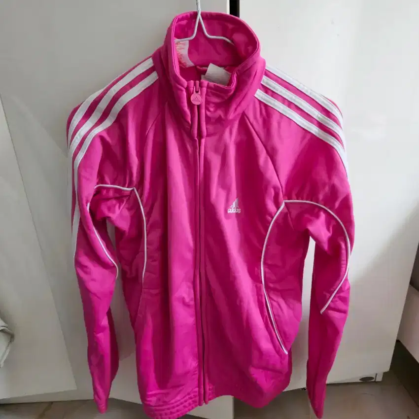 Dijual 1 stel jaket dan celana olah raga Adidas ori utk remaja wanita