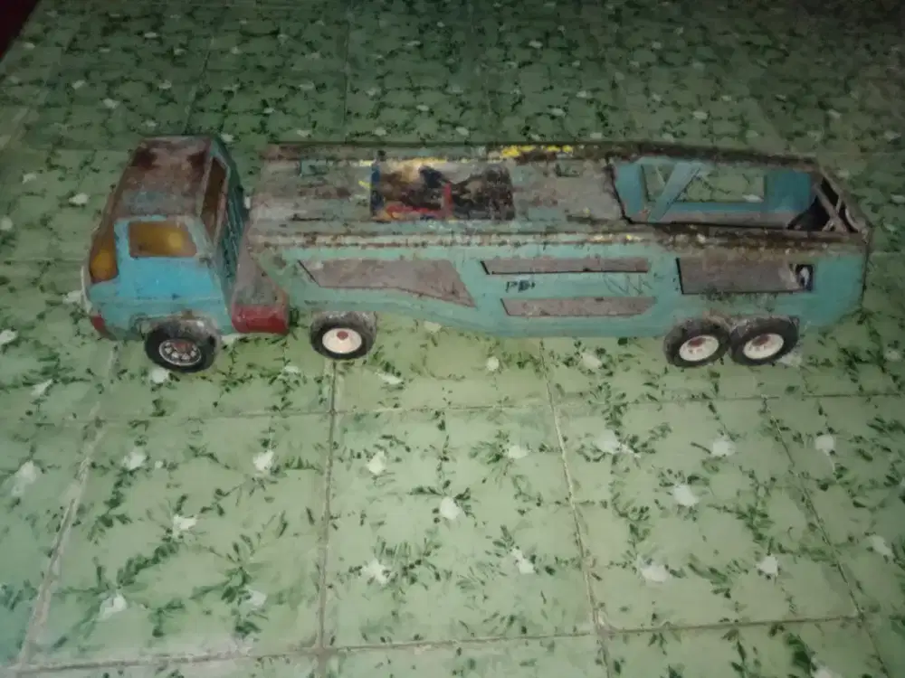 Mainan Truk Trailer Jadul