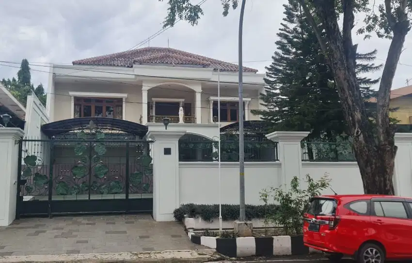 RUMAH MEWAH MANYARAN 2 LANTAI LUAS PINGGIR JALAN RAYA DEKAT KOTA TOLL