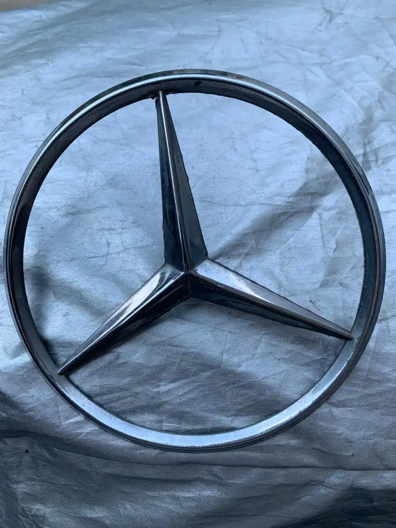 Emblem / Logo original belakang Mercy W123