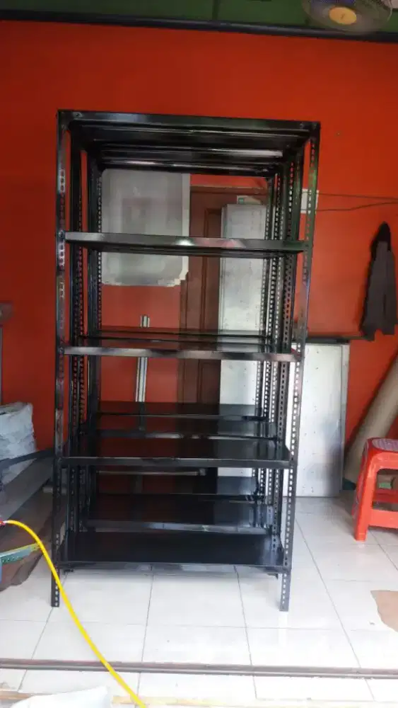 Rak besi baju barang baru