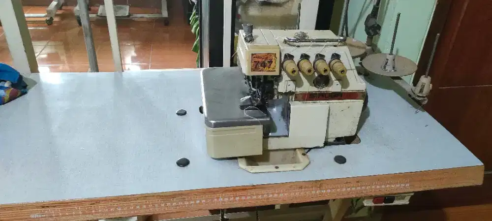 Mesin obras benang 4 merk siruba