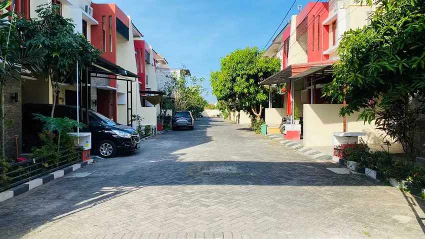 RUMAH DALAM RINGROAD DI PERUMAHAN ELITE DEKAT AMBARUKMO PLAZA