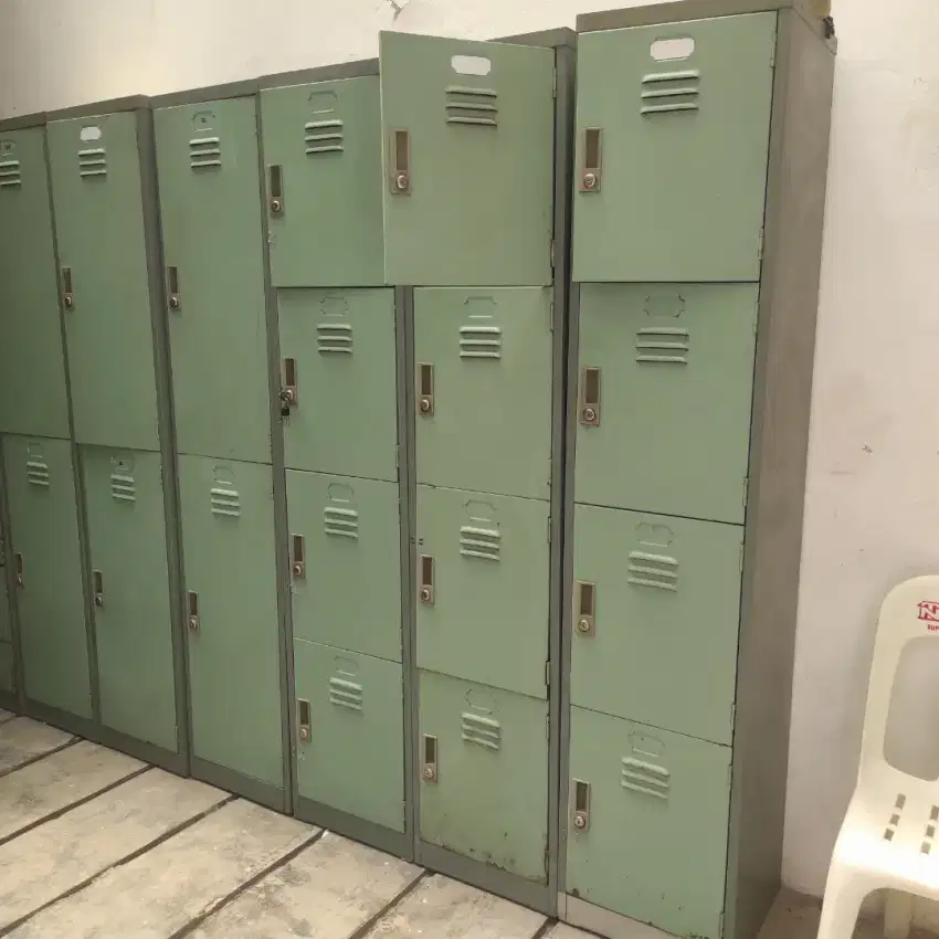 Locker 4 pintu merk LION loker lion locker LION locker bekas