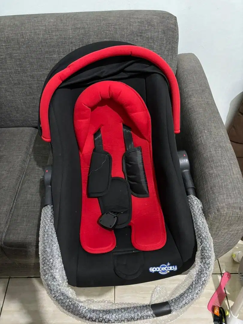 Car Seat bayi warna merah