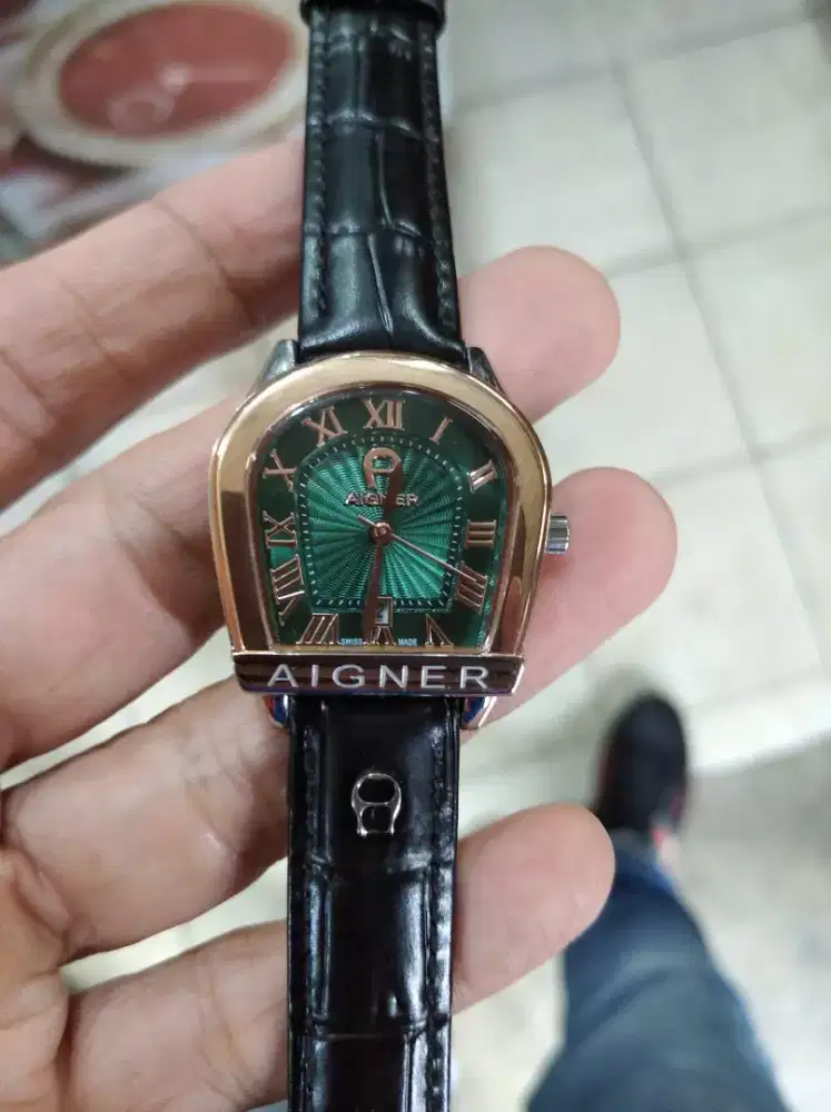 Jam Aigner cewek mewah simple