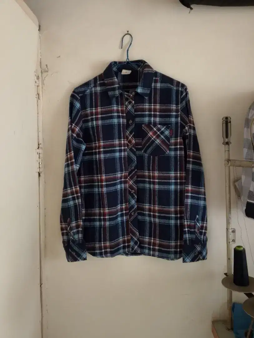 Kemeja flannel kancing kiri untuk wanita size S ke M Unisex flanel