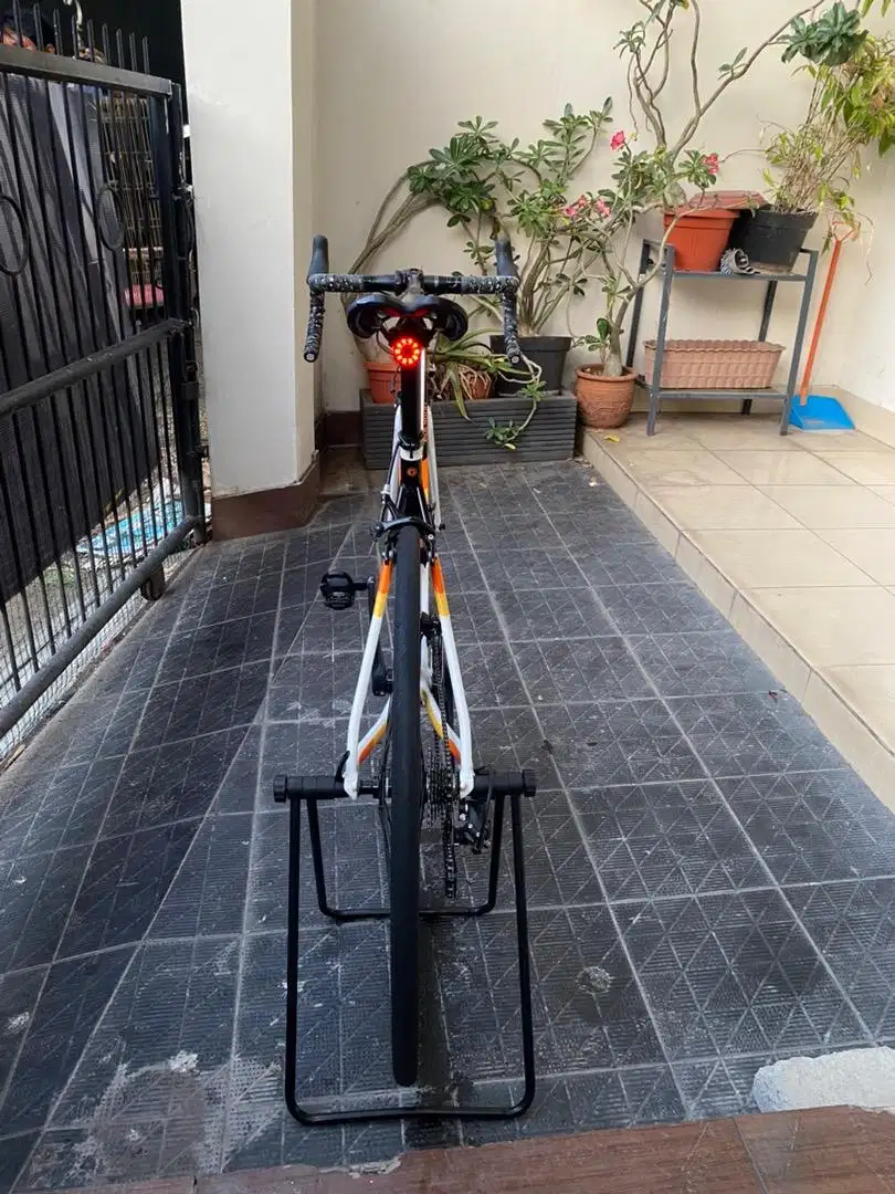 Road bike Strattos s3 sepeda balap