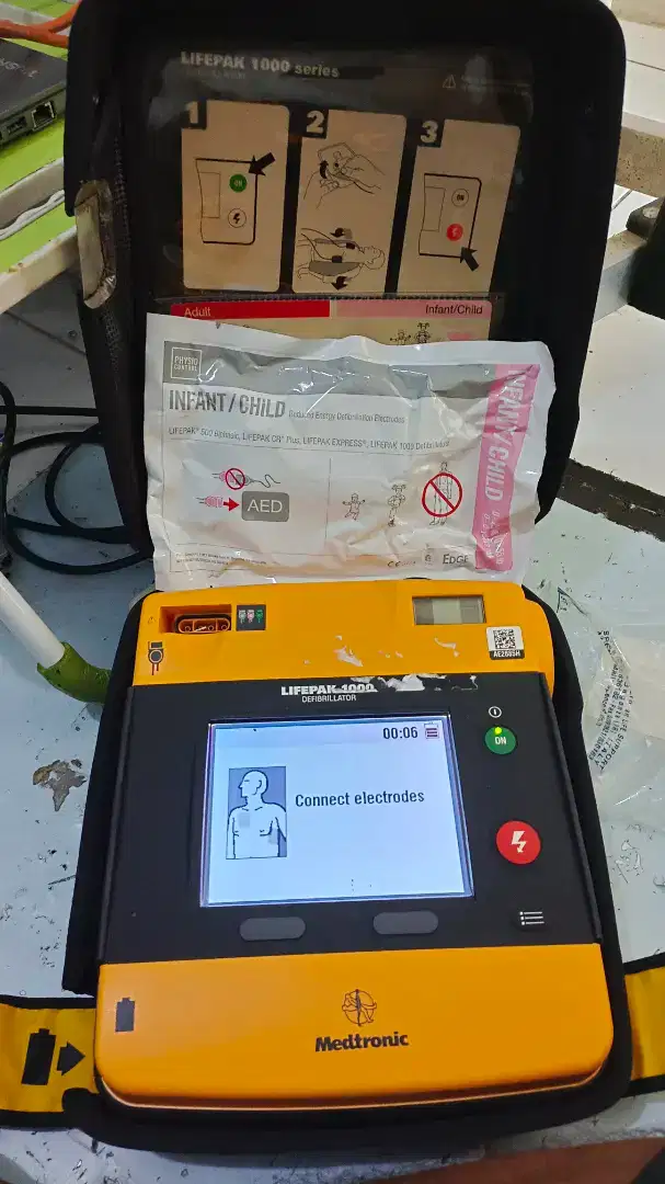 Defibrillator medtronic lifepak 1000