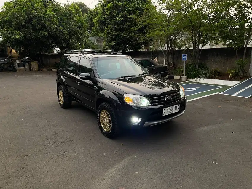 FORD ESCAPE 2009 XLT, MINT CONDITION, LOW KM AND WELL MAINTAIN.. USER