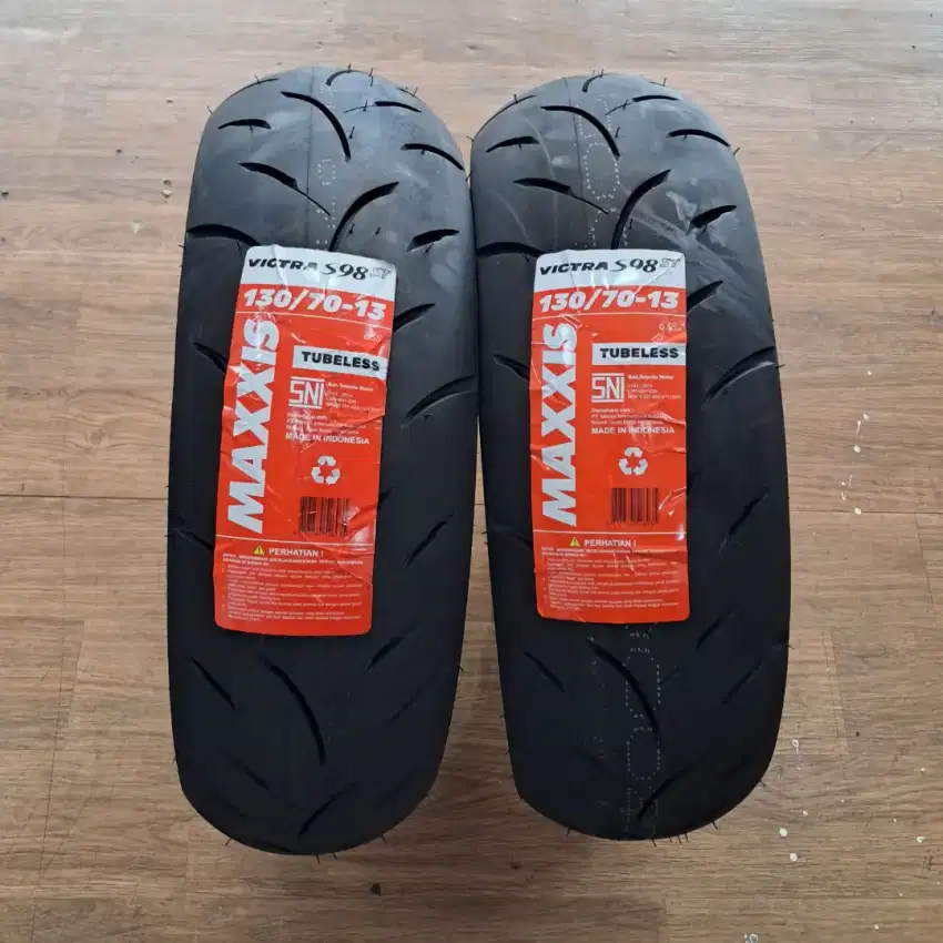 FREE PASANG MAXXIS VICTRA T/L 130/70 -13 63S BAN MOTOR