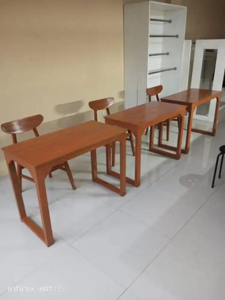 Set meja dan kursi kos kosan