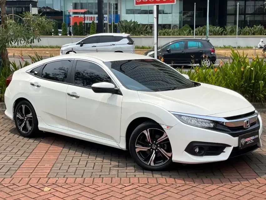 Honda Civic ES Non Hatchback 2018