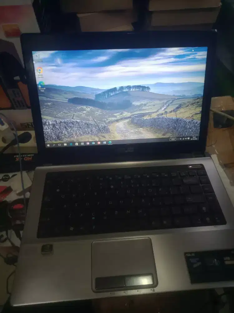 Asus i5 ram 8gb ssd 128gb,vga radeon 1gb