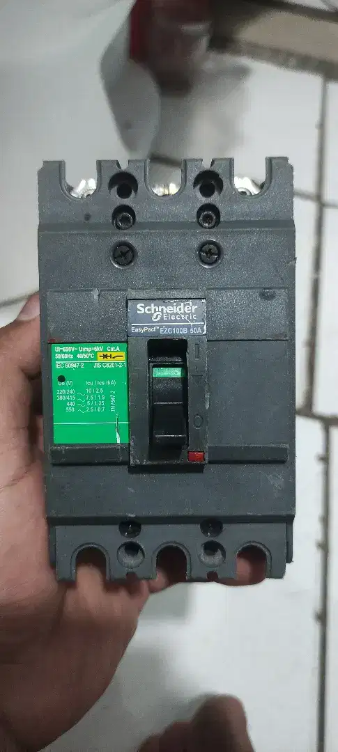 MCCB LISTRIK SCHNEIDER EZC100B 50 AMPER