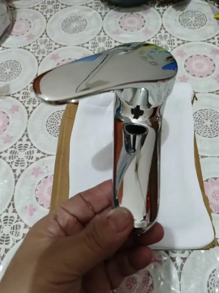 Kran wastafel cuci tangan