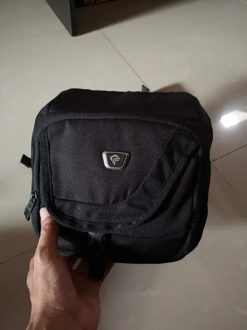 TAS KAMERA MERK FORESTER