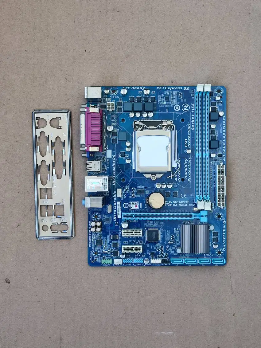 motherboard mobo gigabyte H61 soket 1155 fisik mulus