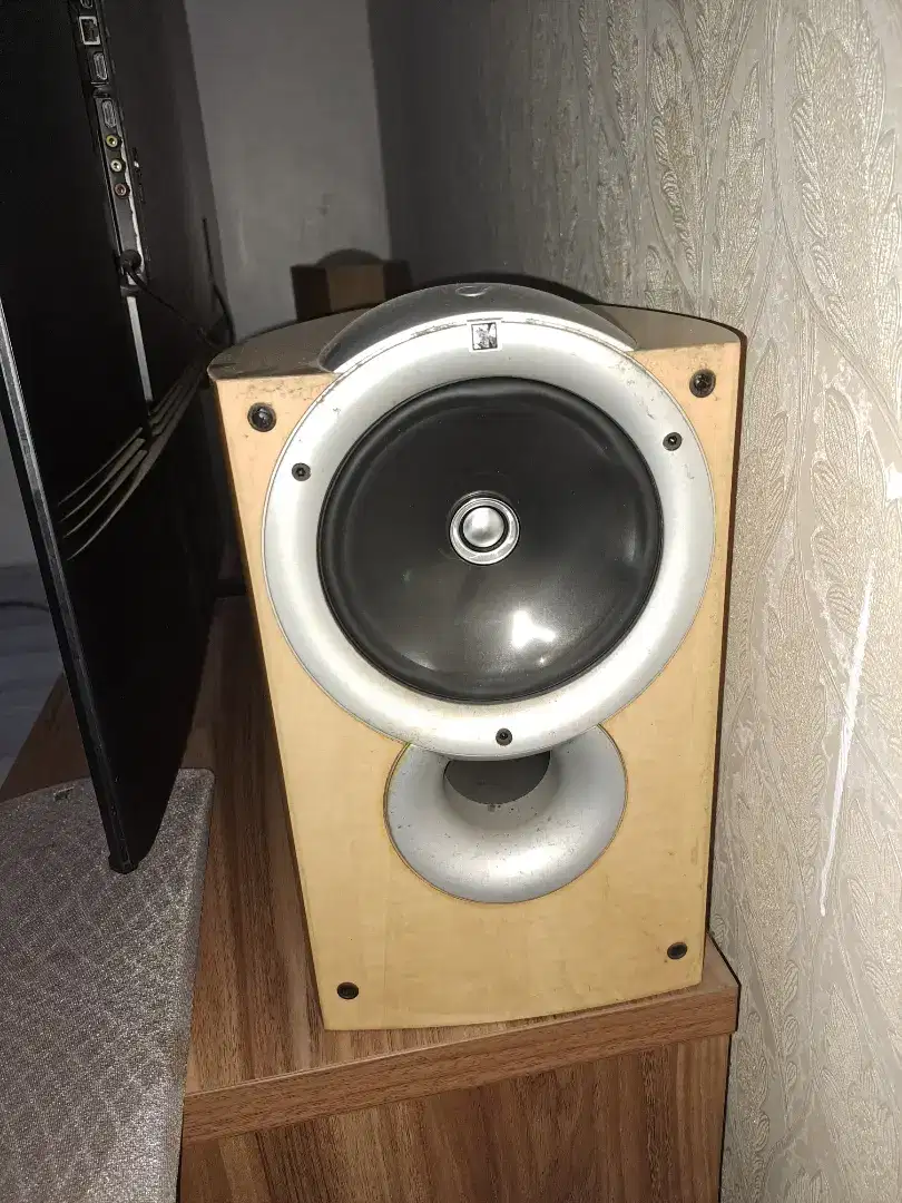 Speaker merk Kef seri Q1