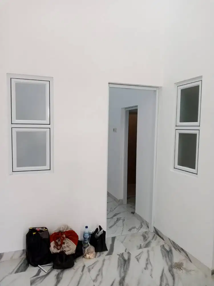 Gypsum Plafon Partisi Mamer Lis Moulding PVC Pintu WPC Kusen Alumunium