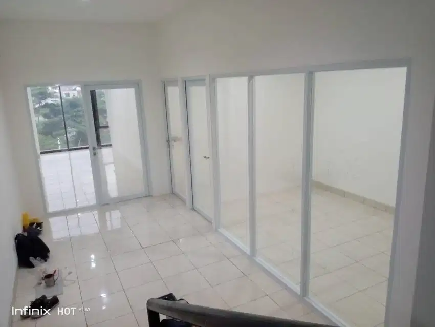 Pasang Kusen Pintu Alumunium Plafon Partisi Gypsum Lis PVC Mamer PVC