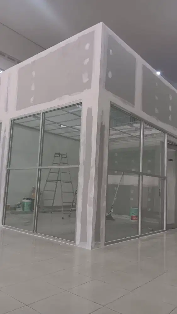 Pasang Kusen Alumunium Kantor Plafon Partisi Gypsum Lis Dinding PVC