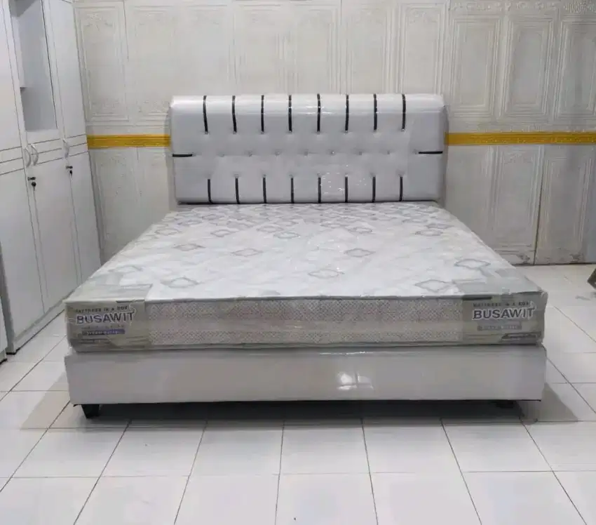 1 SET DIPAN + KASUR BUSA WIT TEBEL 20 CM UK 160 X 200 CM