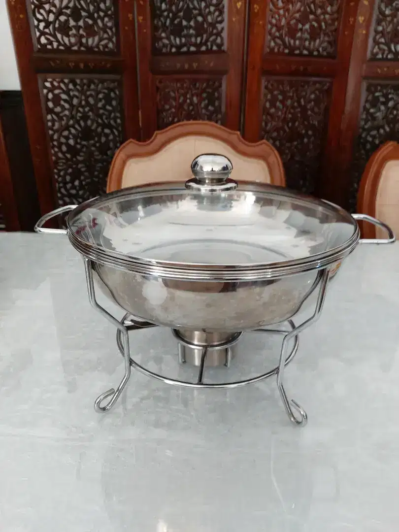 Wadah penghangat prasmanan
