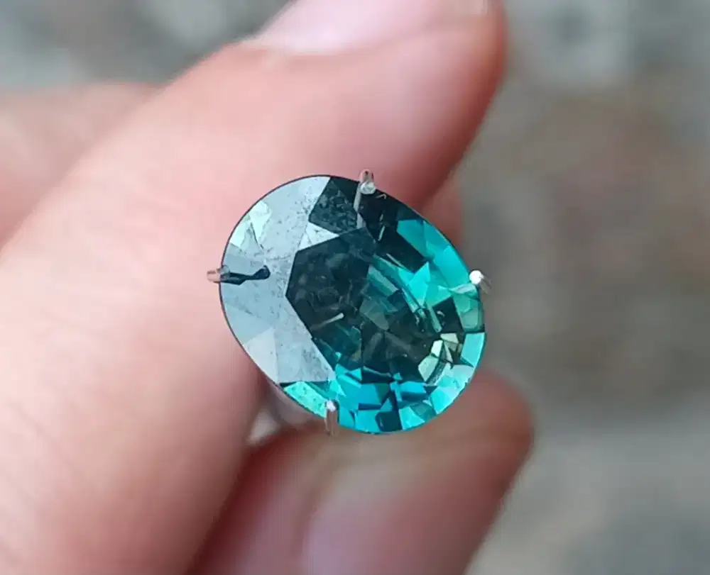 Dijual high quality blue zircon tricolor 3.92 crt