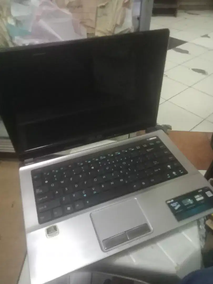 Asus core i7 ram 6gb hd 320gb layar 14in