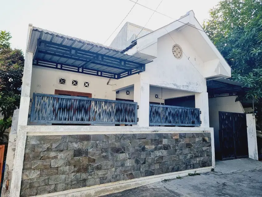 Rumah Second Cantik Bagus Terawat di Sanggrahan Grogol dekat Batik Ker