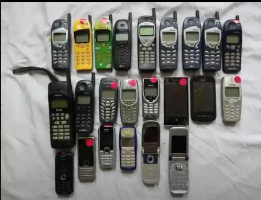 Handphone vintage dari nokia, sony, samsung, iPhone. Tag k zoom