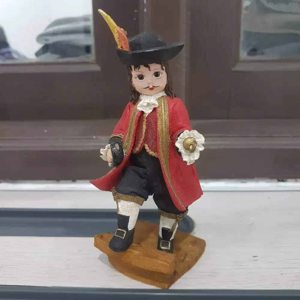 Pajangan Patung Vintage Madame Alexander Captain Hook Figure Porcelain