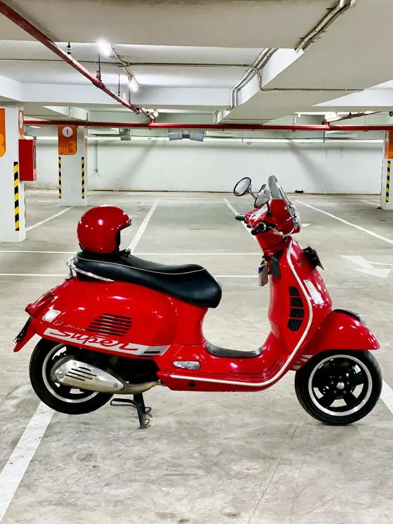 Vespa GTS 150 Merah Kondisi Baik First Hand