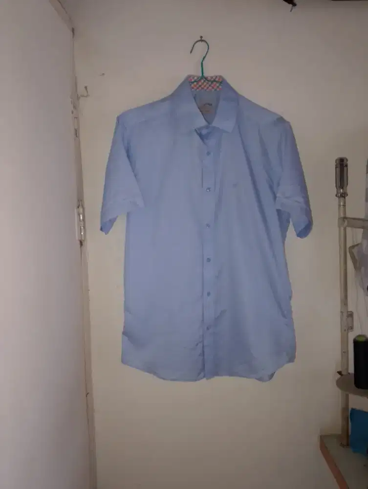 Kemeja comfortable lengan pendek polos