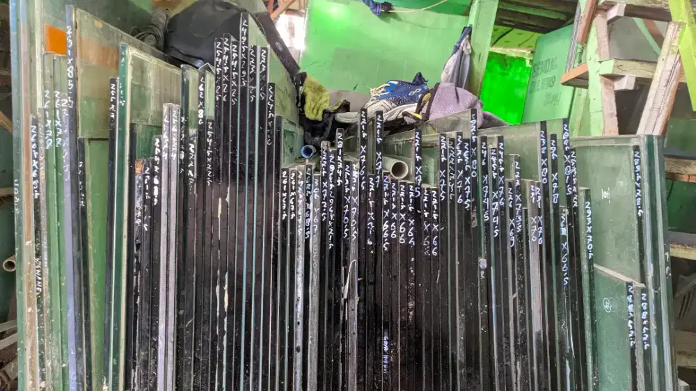 Kaca tempered bekas/rekondisi 12mm