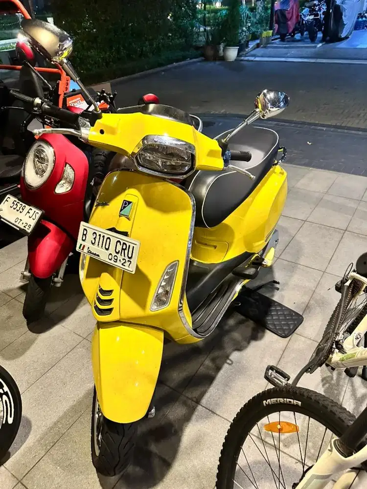 Motor Vespa sprint primavera Kuning Yellow Sprint 150 Abs 2022 I Get