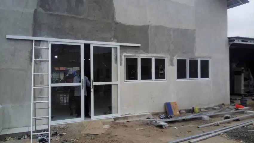 Pasang Kusen Alumunium + Pintu + Jendela + Cat Untuk Kantor