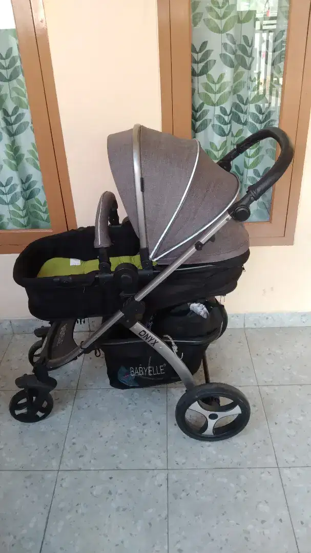 Jual stroller dengan keadaan seperti di foto masih bagus dijamin.