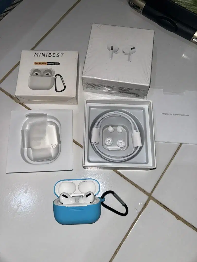 Airpods Pro + Case